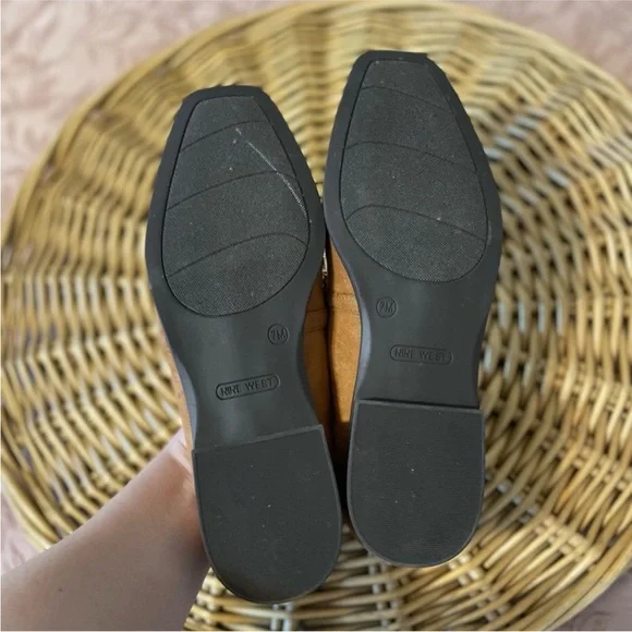 Nine West Oriah Loafers in Natural Square Toe Gold Chain Detail Size 7 - Picture 6 of 6